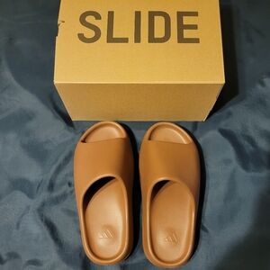 Brand new ds adidas yeezy slide flax size 10 men's.
